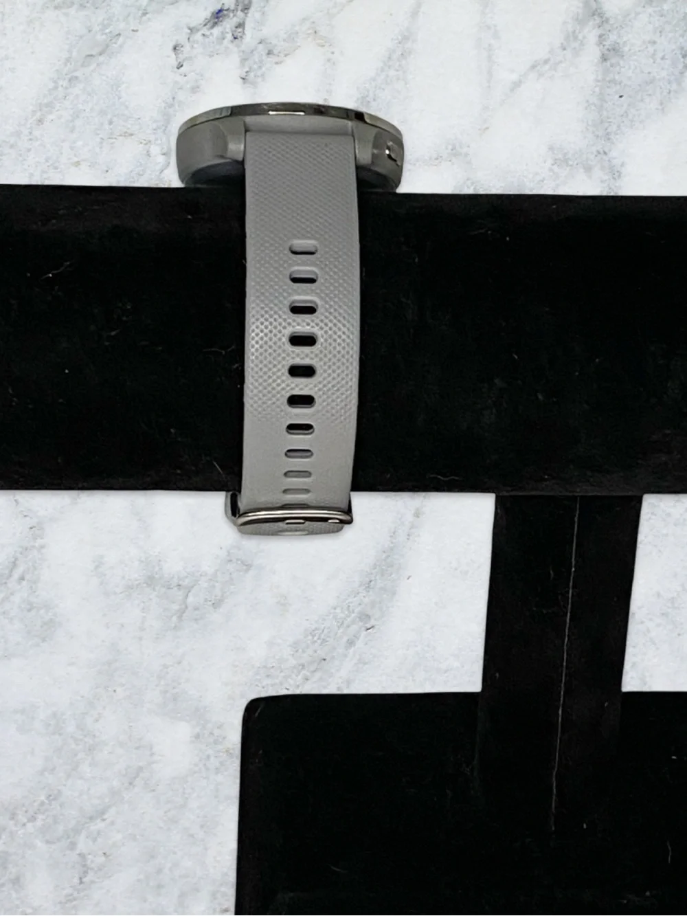 Garmin Vivoactive 4S GPS Smartwatch 40mm‎ Fiber-Reinforced Gray Silicone band